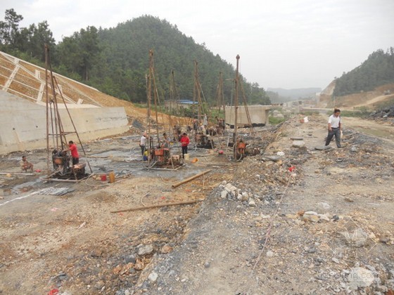 鱼塘特殊路基资料下载-[江西]岩溶路基加固先导孔施工方案