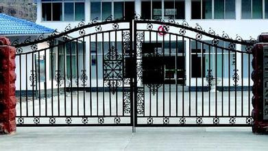 铁艺栏杆安装施工资料下载-天津安装铁艺大门，专业定制铁艺大门