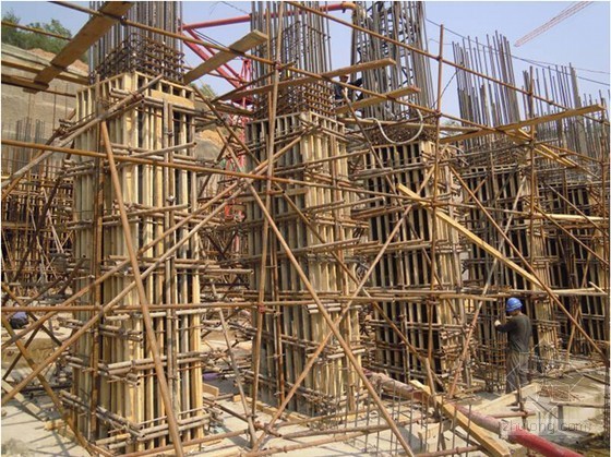 别墅异形结构施工总结资料下载-斜墙斜柱异形钢筋混凝土结构施工技术总结