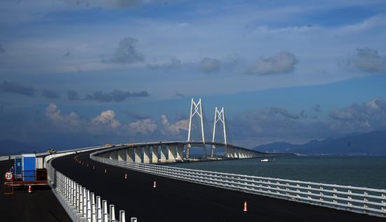 港珠澳大桥人工岛建筑设计资料下载-成就”中国一项世界级超级工程