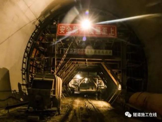 隧道工程的穿煤层安全技术_11
