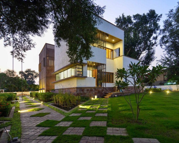 印度单层住宅景观资料下载-印度双表皮红砖住宅