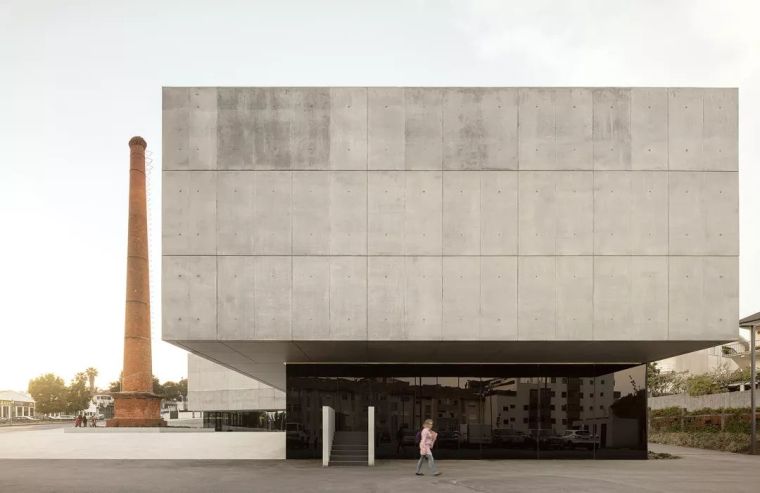 厦门音乐艺术中心资料下载-葡萄牙艺术中心，从功能出发寻回建筑本真