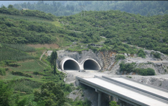 公路树根桩施工技术资料下载-[全国]公路隧道施工技术(共69页)