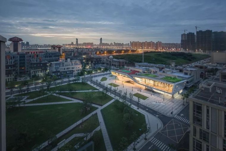 南京世茂外滩新城资料下载-让更多的自由与互动融入办公建筑