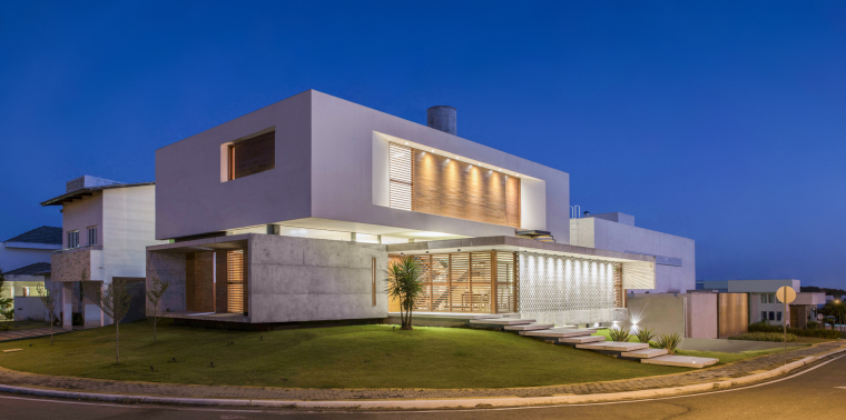 优雅的建筑资料下载-沉静优雅的巴西住宅/Martins Lucena Arquitetos