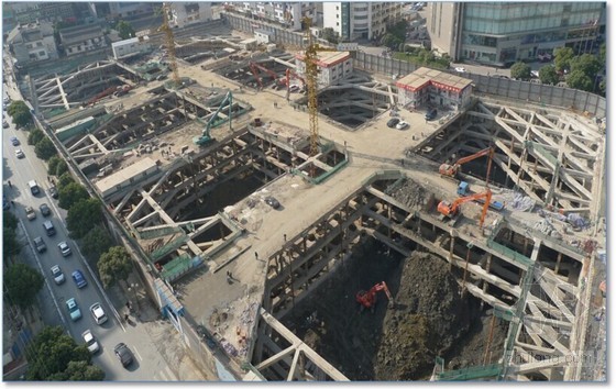 [江苏]超高层建筑26米深基坑工程综合施工技术总结（图文并茂 内容详实）-第四层土方开挖 
