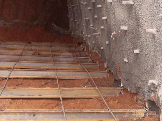 钢管取水资料下载-浅埋隧道施工技术（软弱围岩 溶蚀区处置）