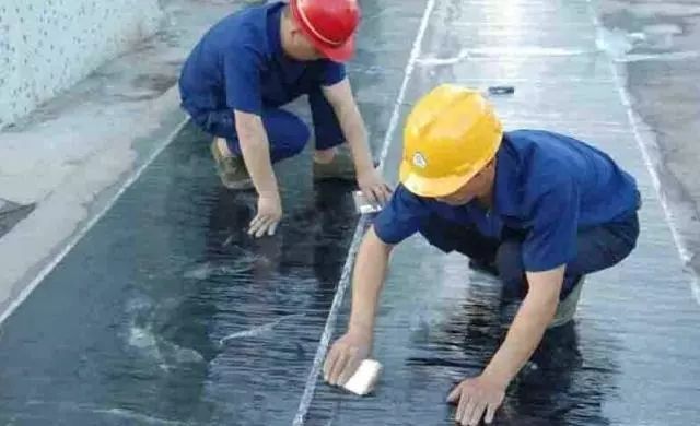 防水材料进场质量控制资料下载-屋面卷材防水渗漏的原因分析与质量控制