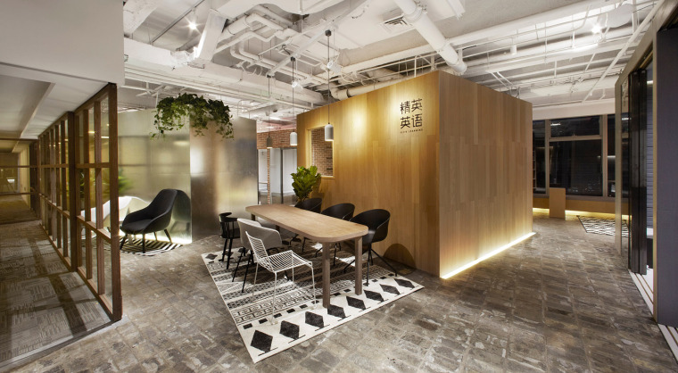 室内设计办公空间300平资料下载-10套精选办公空间室内设计案例合集（一）