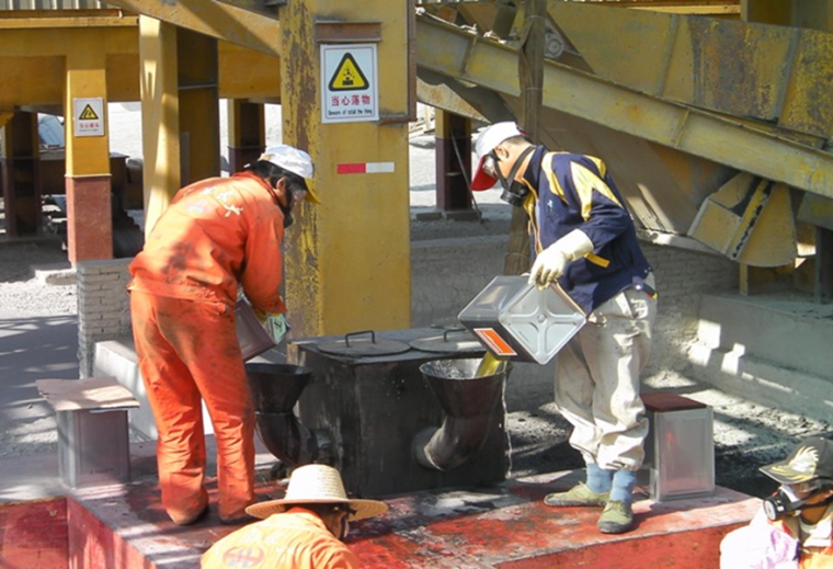 隧道内路面大修资料下载-新型钢箱梁铺装层与长大公路隧道路面材料铺装技术