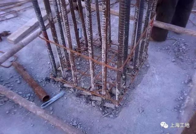 现浇板钢筋骨架资料下载-25个钢筋施工禁忌及其解决措施，别等装完才后悔