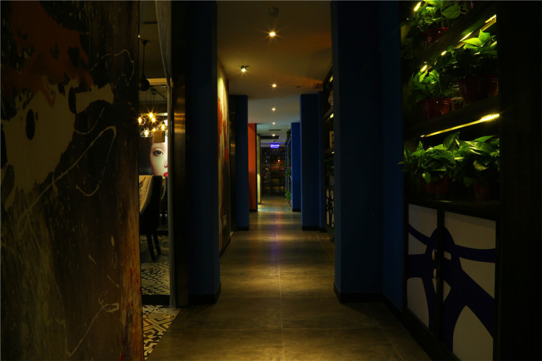 今年沈阳最火爆的主题餐厅设计，给你意想不到的惊喜-餐厅过廊2.JPG