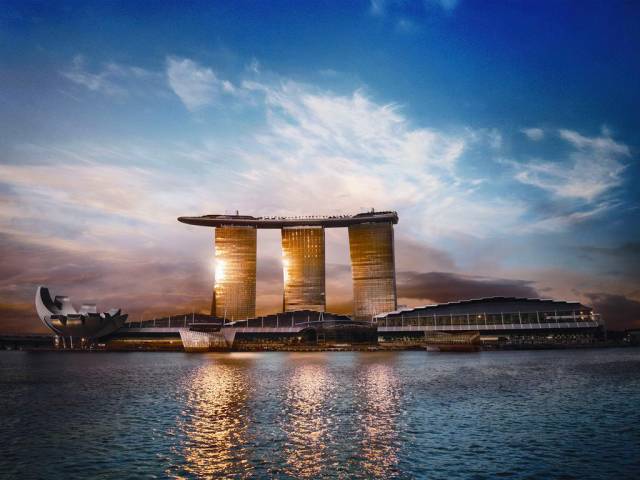 新加坡双子塔资料下载-那些全球地标性建筑的蠢萌造型