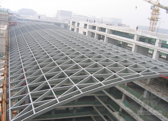 钢结构网壳支座资料下载-[QC成果]攻克大跨度单层网壳屋面钢结构变形施工难关