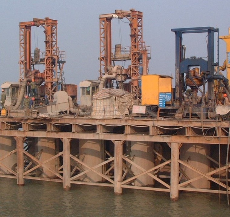 重庆大桥勘察报告资料下载-黄河大桥1标钻孔灌注桩施工开工报告