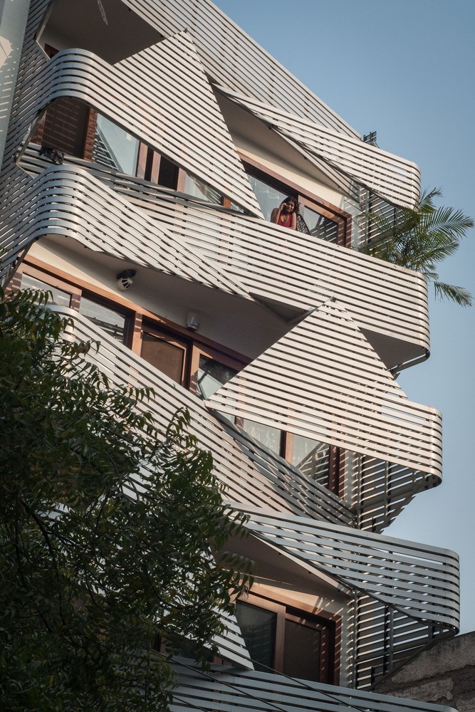 严格的几何形体打造的垂直住宅：印度143公寓 / Plan Loci-1549976471240737.jpg