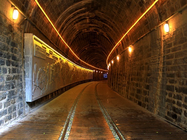 风险点隐患排查资料下载-铁路隧道工程风险管理办法