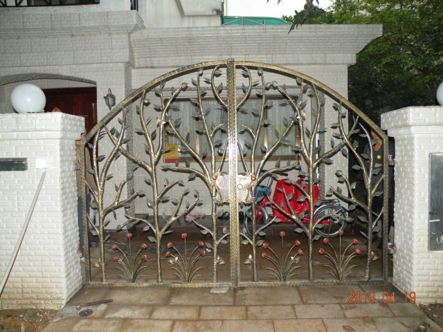 铁艺栏杆安装施工资料下载-蓟县安装铁艺大门完美呈现