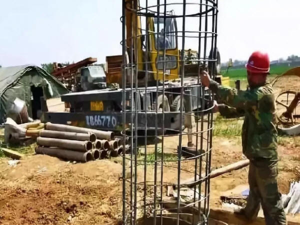 格构柱规格资料下载-复杂场地的基坑支护难点及降水技术要点