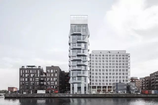 哥本哈根集装箱公寓资料下载-粮库爆改成公寓楼，毛坯的样子比精装更炫酷！