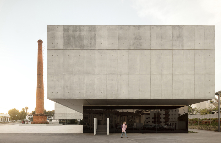 艺术拍卖中心建筑师设计资料下载-寻回建筑本真的葡萄牙艺术中心/AND-RE建筑师事务所