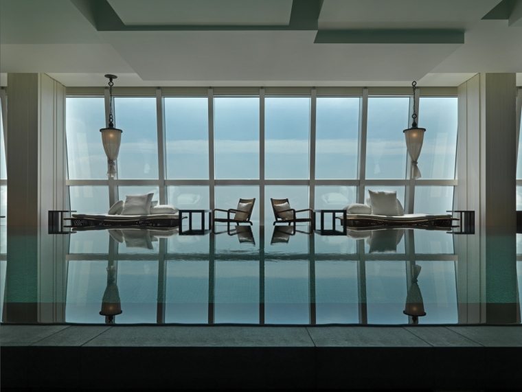 ★★★上海柏悦酒店★★★-Park Hyatt Shanghai- Water's Edge Infinity Pool with View.jpg