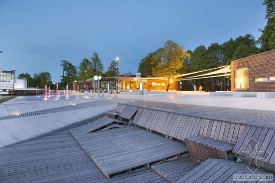 波兰四级运动和休闲中心外部夜景-波兰四级运动和休闲中心第17张图片