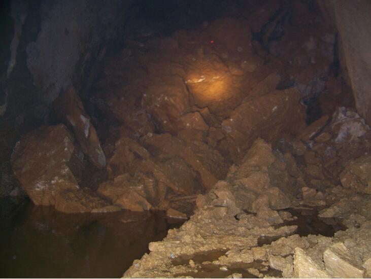 溶洞施工培训资料下载-隧道及地下工程的施工中地质灾害隐患的探查、预报新技术及集成系统PPT（165页）