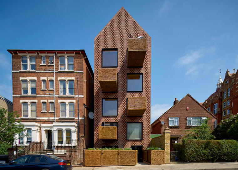 可持续住宅建筑设计资料下载-俏皮柳树编织阳台：砖木结构—可持续住宅