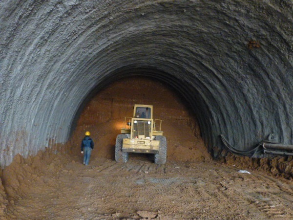 施工测量管理实施细则资料下载-铁路隧道施工管理实施细则