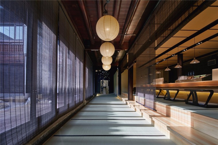 日本秋叶料理重庆天地资料下载-自然与空间对话的日式料理店