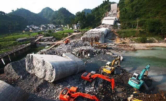 中国豆腐渣工程巡展，塌的塌，倒的倒，超极震撼！_32