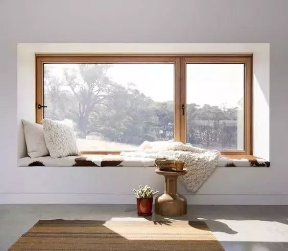 卧室外飘窗设计资料下载-家里飘窗这么一改造，绝对比多买20㎡都值！
