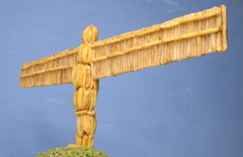 薯条也能做雕塑 英国艺术家建造巨石阵大本钟-20140220093603343.jpg