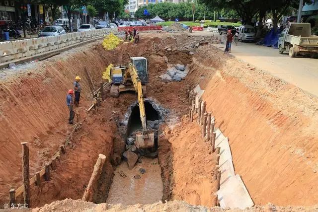 建筑工程质量检验与处理资料下载-都说土方工程挣钱，但你知道土石方挖运工程合同怎么签吗？