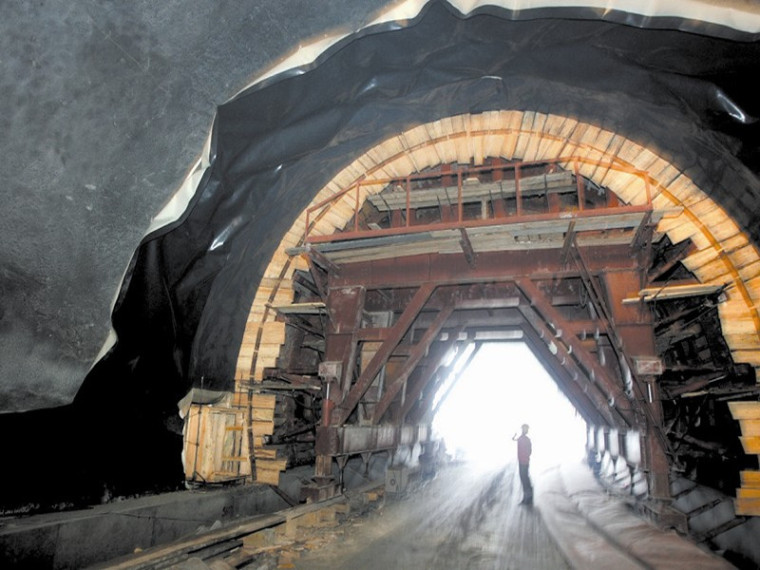 自喷专项施工方案资料下载-隧道工程安全专项施工方案（共102页）