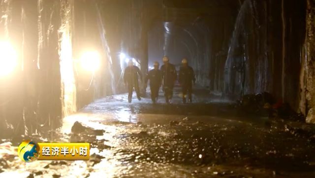 11年只挖12公里！“世界最难掘进隧道”仅剩最后两公里_2