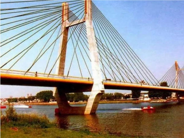 桥梁各种加固技术资料下载-浅析桥梁工程碳纤维加固技术与维修管理