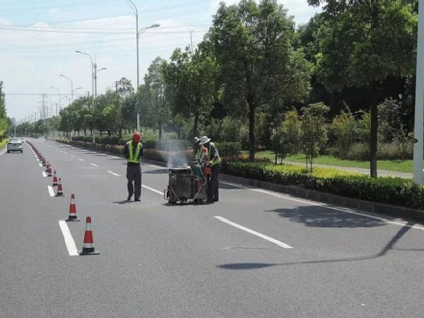 路面结构零养护资料下载-路面养护工作及根治的办法