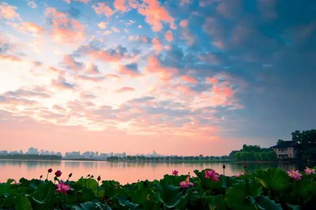 天天在家葛优躺，不如去看中国最美的湖泊_57