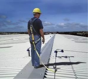钢结构屋面板安装方案资料下载-钢结构生命线安装方案