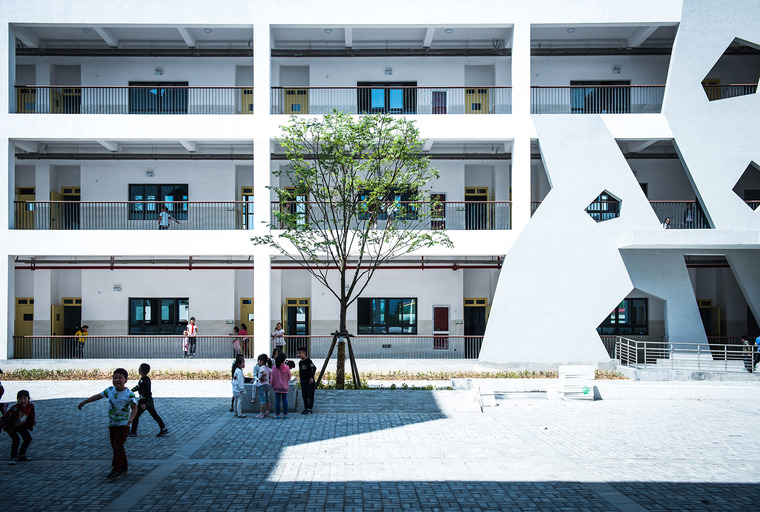 浙江下扇小学-011-the-Design-of-a-Resettlement-Primary-School-By-Department-Of-Architecture