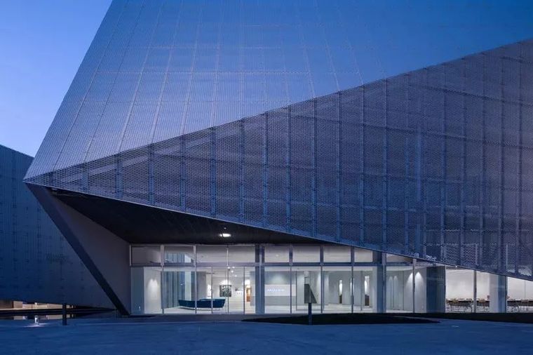 半透明展示馆资料下载-作品|浅水池边的半透明展示馆