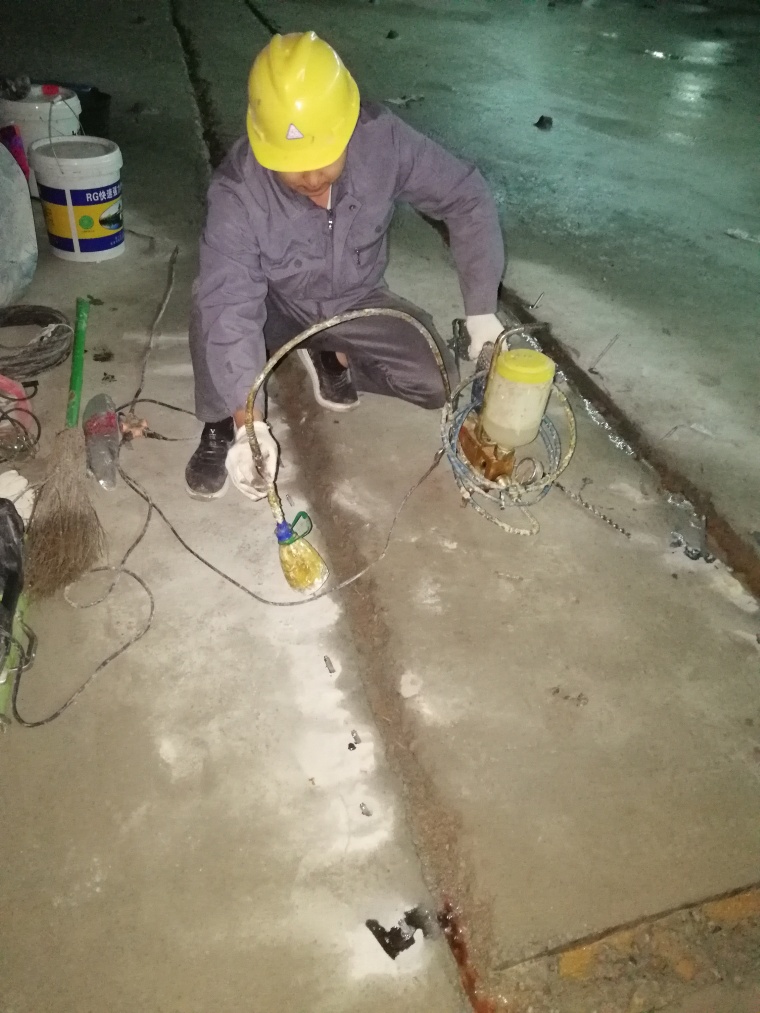混凝土塌落度检测方法资料下载-地下室后浇带渗漏相关概述及堵漏材料选择