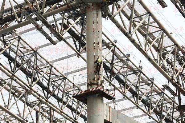 探访济青高铁红岛站 站房钢结构施工已完成70%_3