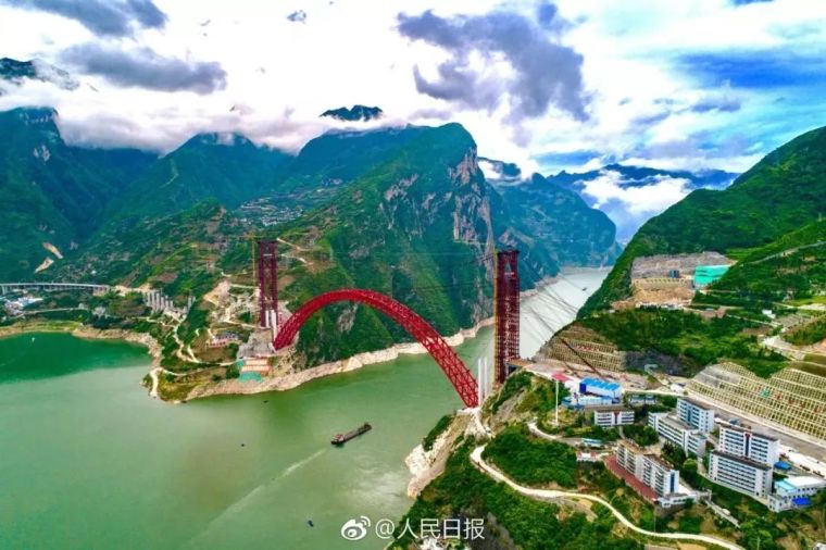 跨径25m拱桥cad资料下载-世界最大跨度推力式拱桥——香溪长江大桥主拱完美合龙