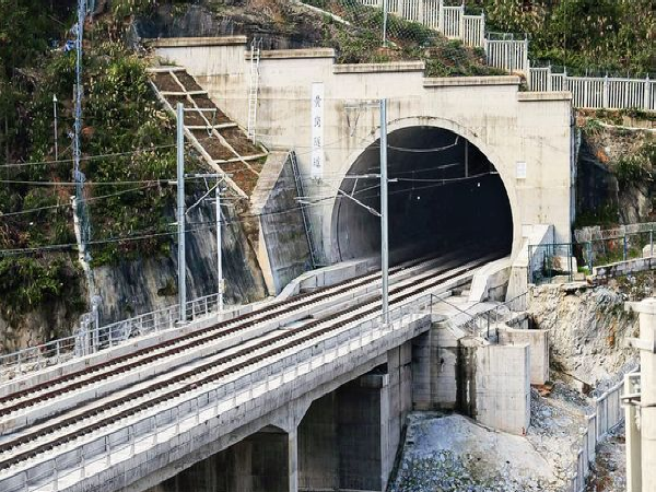 工务验收问题防治方案资料下载-高铁工务维护工程隧道养护与维修