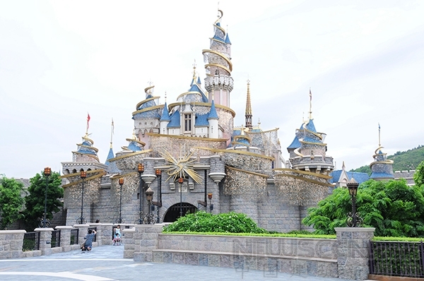 香港景区迪士尼乐园资料下载-香港迪士尼“睡公主城堡”或拆除 官方未予置评