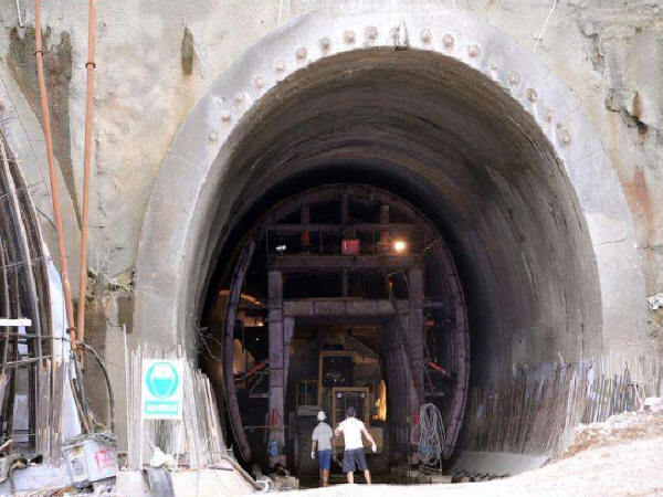 公路施工用表格资料下载-公路施工总承包资质承揽隧道工程 需要增项相应的资质吗?